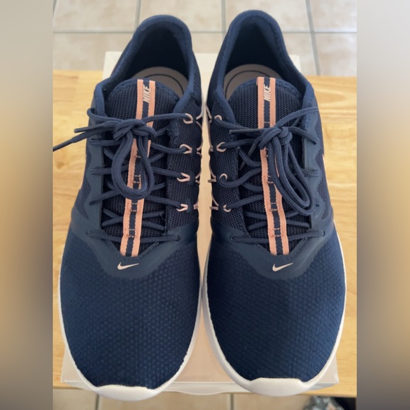 New without tags- Nike Viale Tech Racer
Blue/Pink - Picture 7 of 13